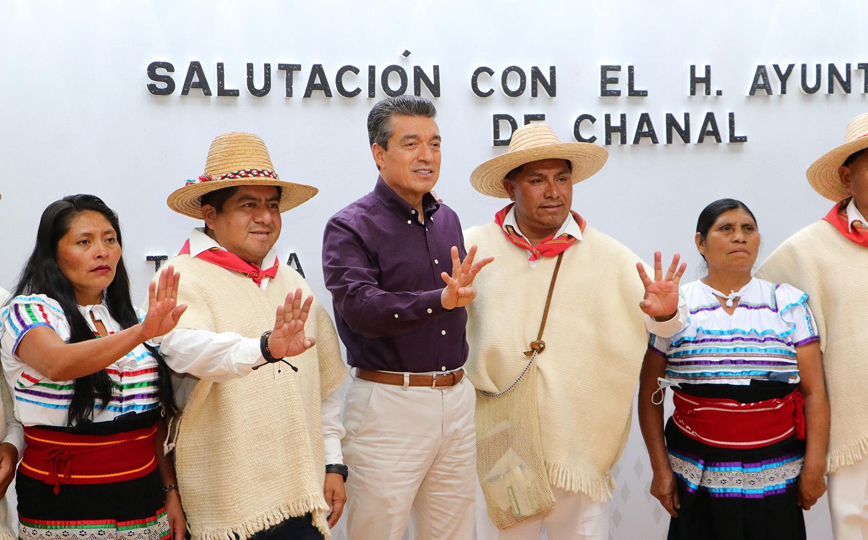 Se reúne Rutilio Escandón con autoridades del Ayuntamiento de Chanal